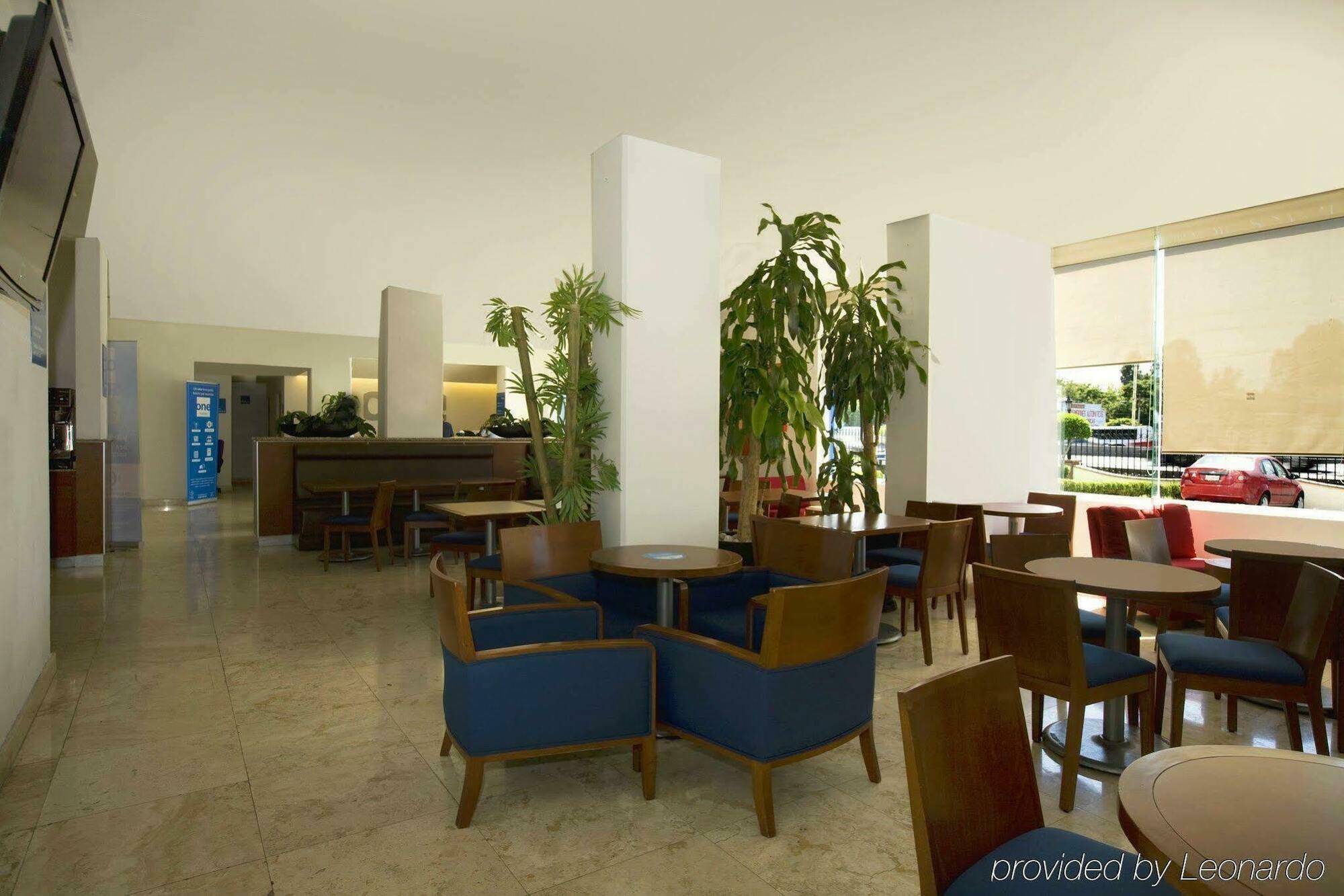 מלון One Queretaro Plaza Galerias מסעדה תמונה
